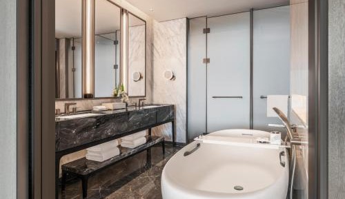 Premier King Room with Yangtze River View