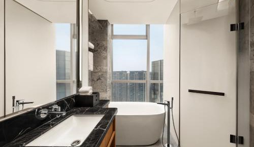 Premium King Room with City View