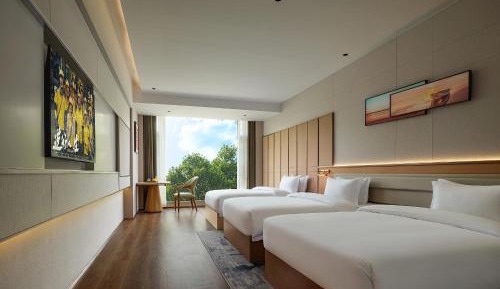 Suite with Mountain View
