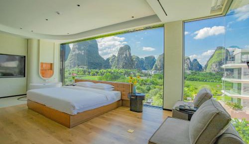 Deluxe Queen Room