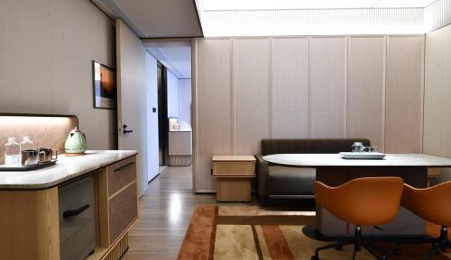 Deluxe Queen Room
