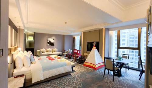 1 King 1 Bunk Suite Kids Theme
