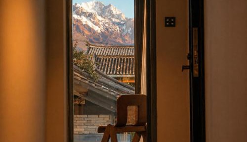 Standard Twin Room with Mountain View
