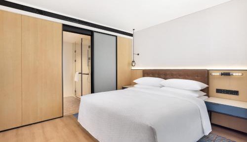 Delightful King Room with City View