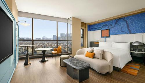 Deluxe King Room with City View