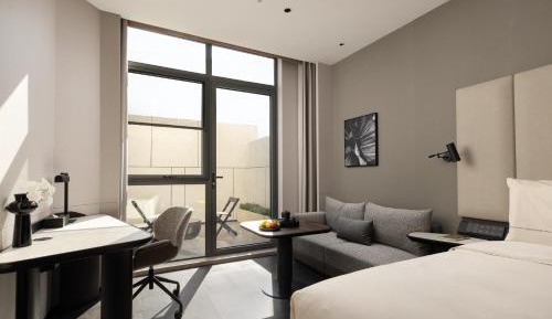 Premium Family Room with Courtyard 