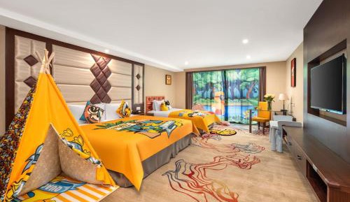 Deluxe Family Room