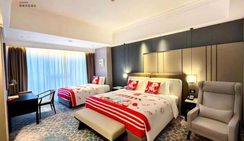 King Room with One King Bed and One Double Bed - Kids Theme