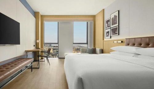 Standard King Room with City View