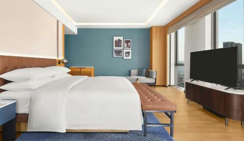 Premium King Room with City View