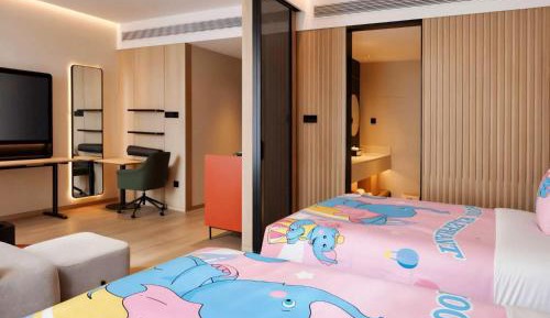 Suite with One Queen Bed and One Single Bed