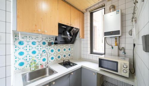 One-Bedroom Apartment with City View