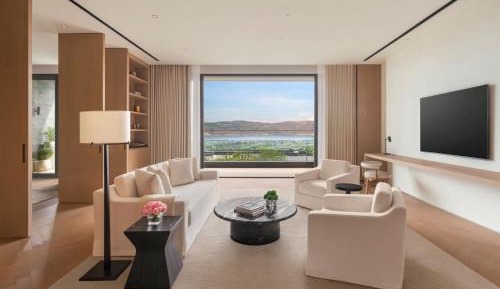 King Suite with Erhai Lake View