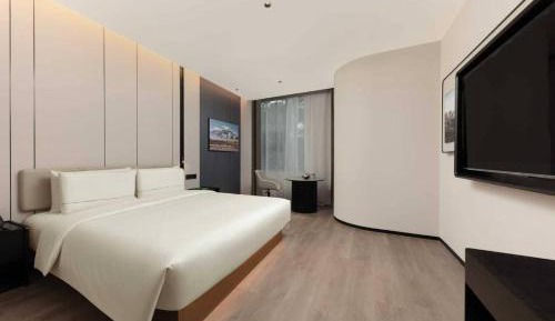 Elegant Queen Room