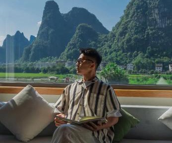 Suite with Mountain View