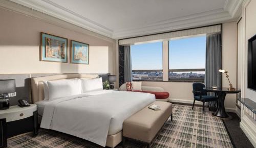 Execlusive Suite, Lounge Access, 1 King Size Bedroom and 1 Living Room, High Floor 