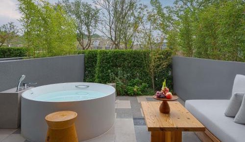 Deluxe King Room with Park View and Private Courtyard