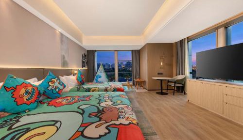 Premium Room with One King Bed and One Twin Bed - Kids Theme
