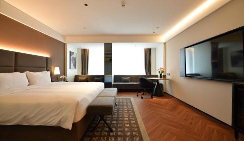 Deluxe King Room