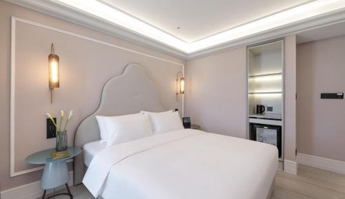 Standard King Room