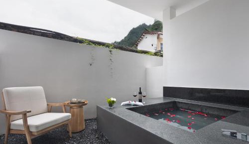 Twin Room with Private External Bathroom