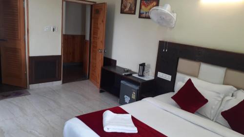 Deluxe Double Room (2 Adults + 1 Child)