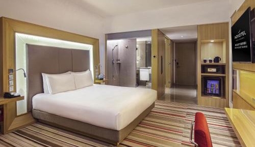 Superior Room with King Bed