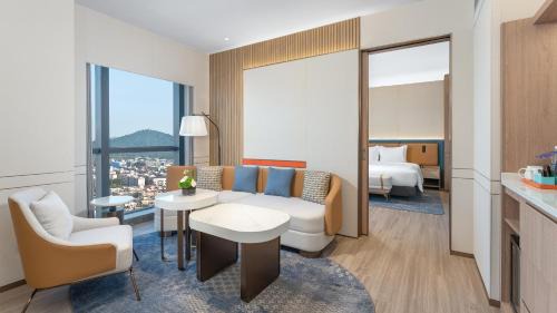 One-Bedroom Suite with City View