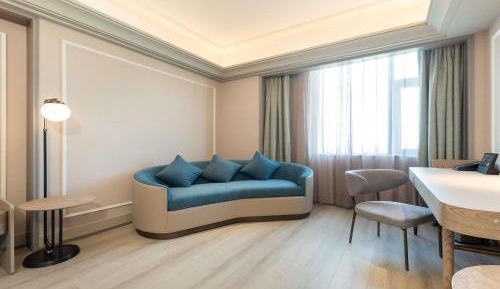 Deluxe King Room with Ocean View