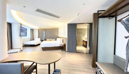 Deluxe Family Room