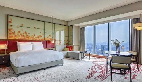 Premier Deluxe King Room with River View and Lounge Access - High Floor
