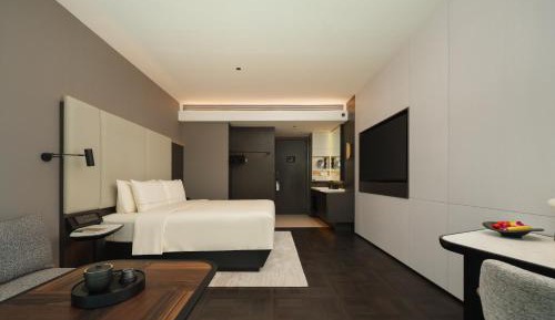 Elegant Queen Room