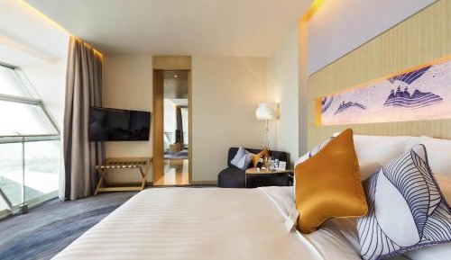 Deluxe King Suite