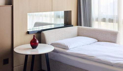 1 King Bed, Club Lounge Access, Guest Room (include Happy Hour Alcohol Drinks & Light Buffet + 10% for Food & Beverage)