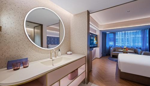 Deluxe Queen Room