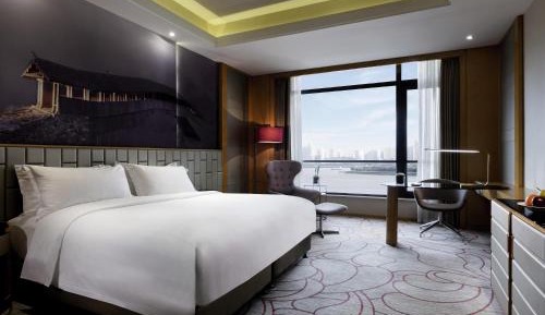 Deluxe King Room with River or Park View