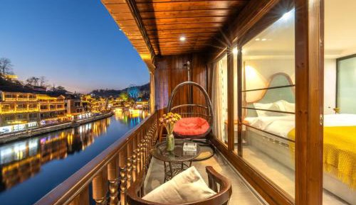 Deluxe King Room with River View