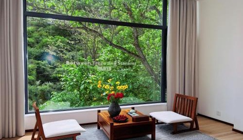 Standard Twin Room with Mountain View