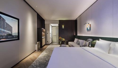 Deluxe King Room