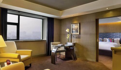Junior King Suite with Extra Living-Room 