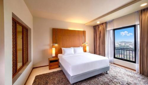 Executive Suite with Lounge Access