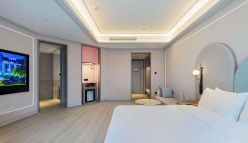 Deluxe King Room with Ocean View