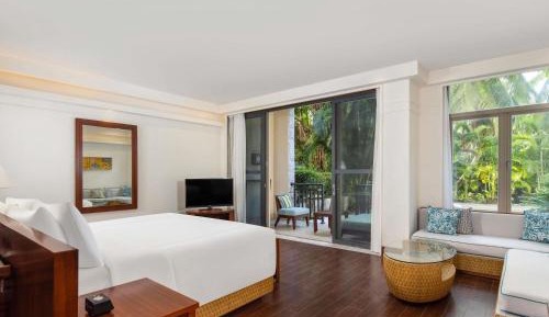 Swiss Signature King Room with Swimming Pool