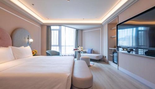 Deluxe King Room