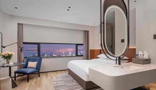 Standard Queen Room