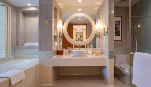 Classic Room, Guest Room, One King (Heated Swimming Pool)