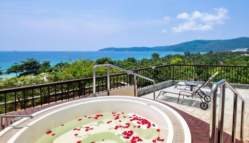 Deluxe Sea View Room (Daily laundry service of 4 pieces of clothing )