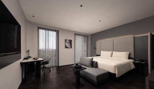 Premium Queen Room with City View