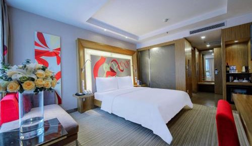 Premier Queen Room