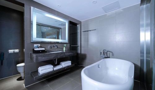 Premier Suite with Executive Lounge access 